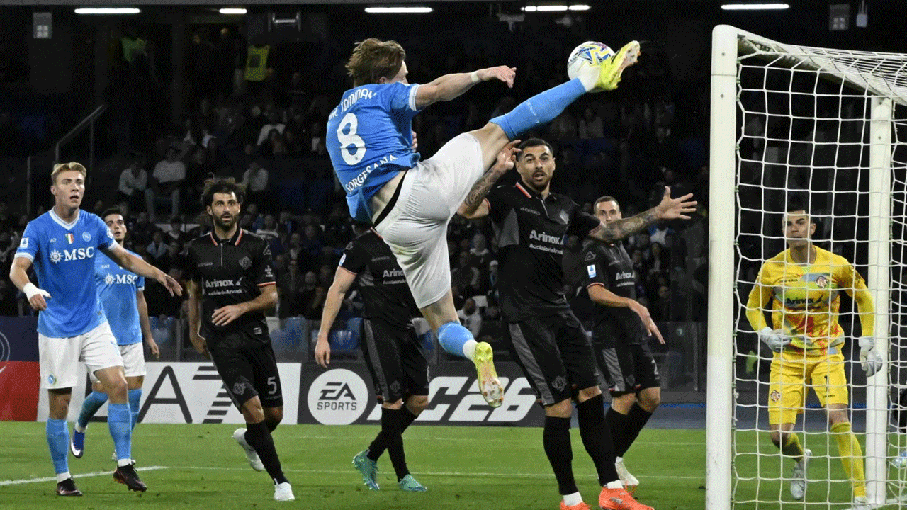 Napoli aplasta al Cremonese y congela la fiesta del Inter