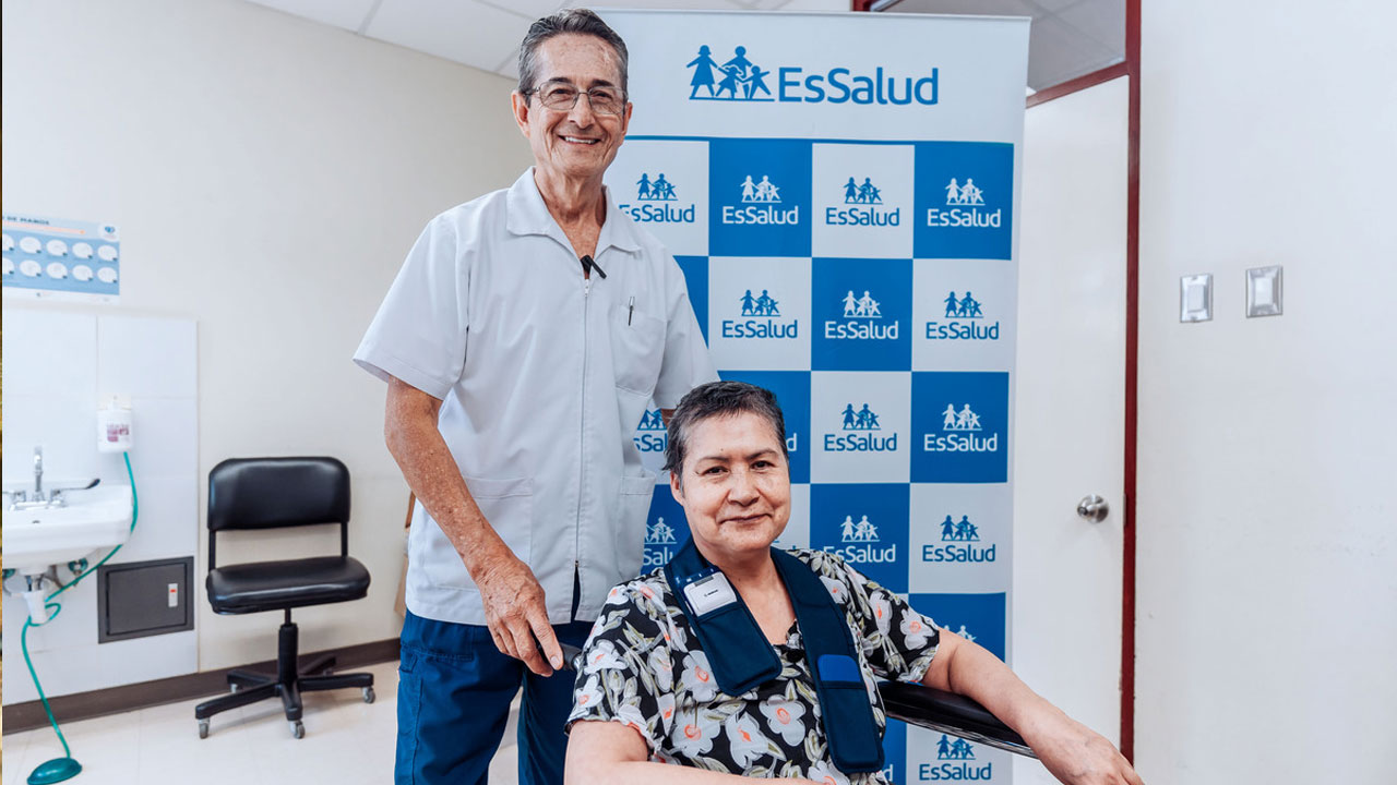 “Marcapasos cerebral” devuelve la esperanza a mujer con Parkinson tras 15 años de lucha