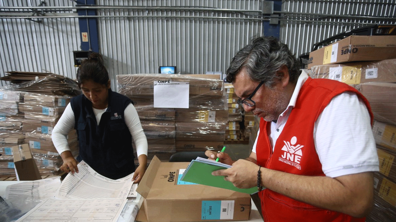 JNE elaborará informes tras inspección a almacenes de la ONPE