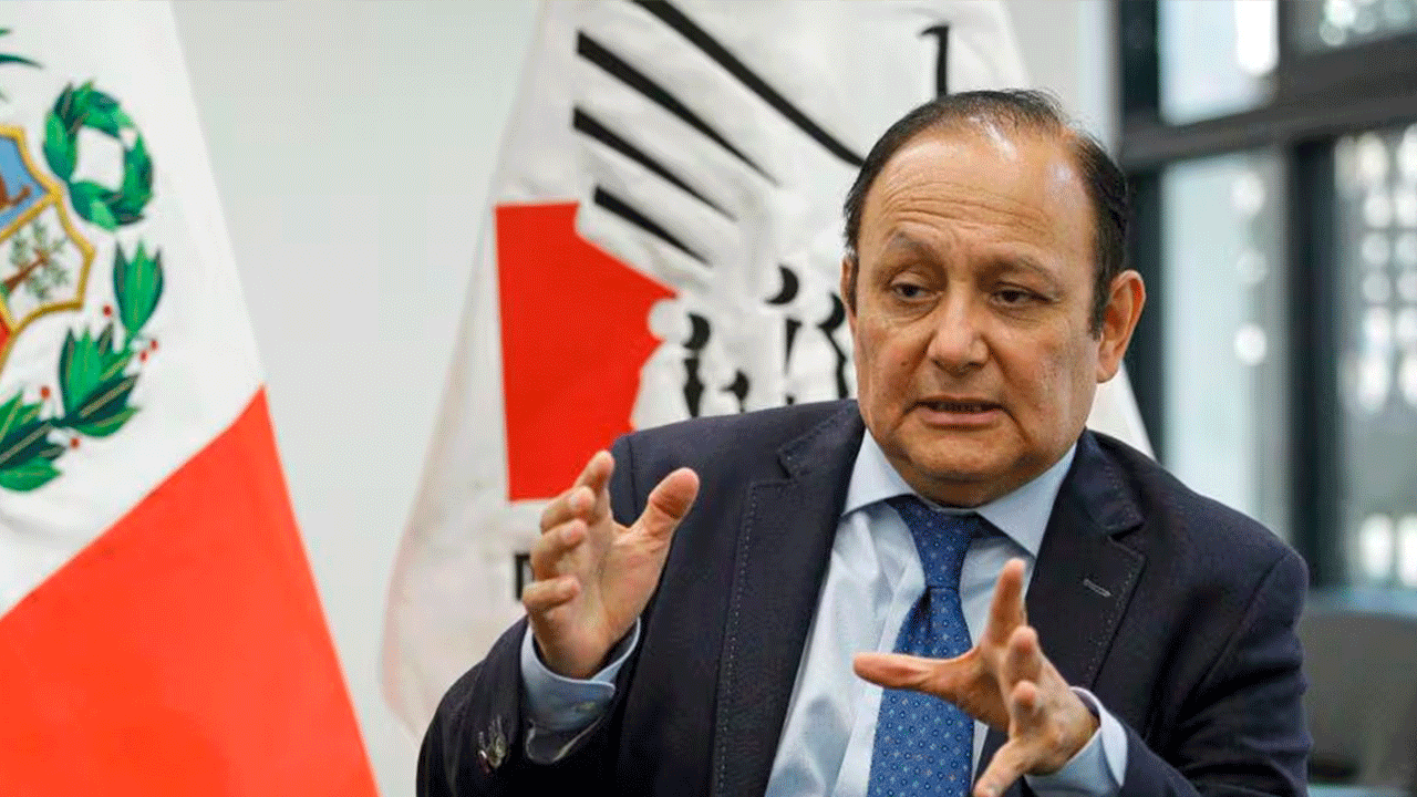 Exdefensor del pueblo sugiere renuncia de Piero Corvetto: “Su presencia perturba el proceso electoral”