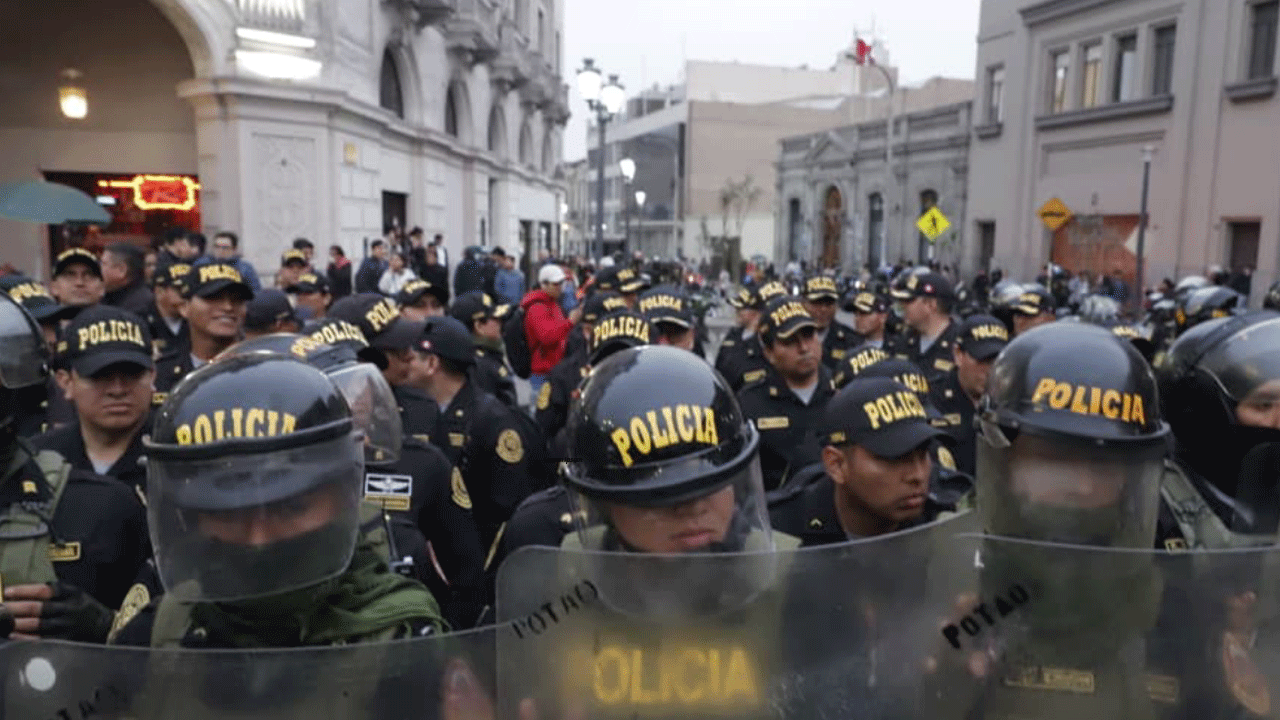 Gobierno asciende a cinco policías por acciones heroicas en la lucha contra el crimen