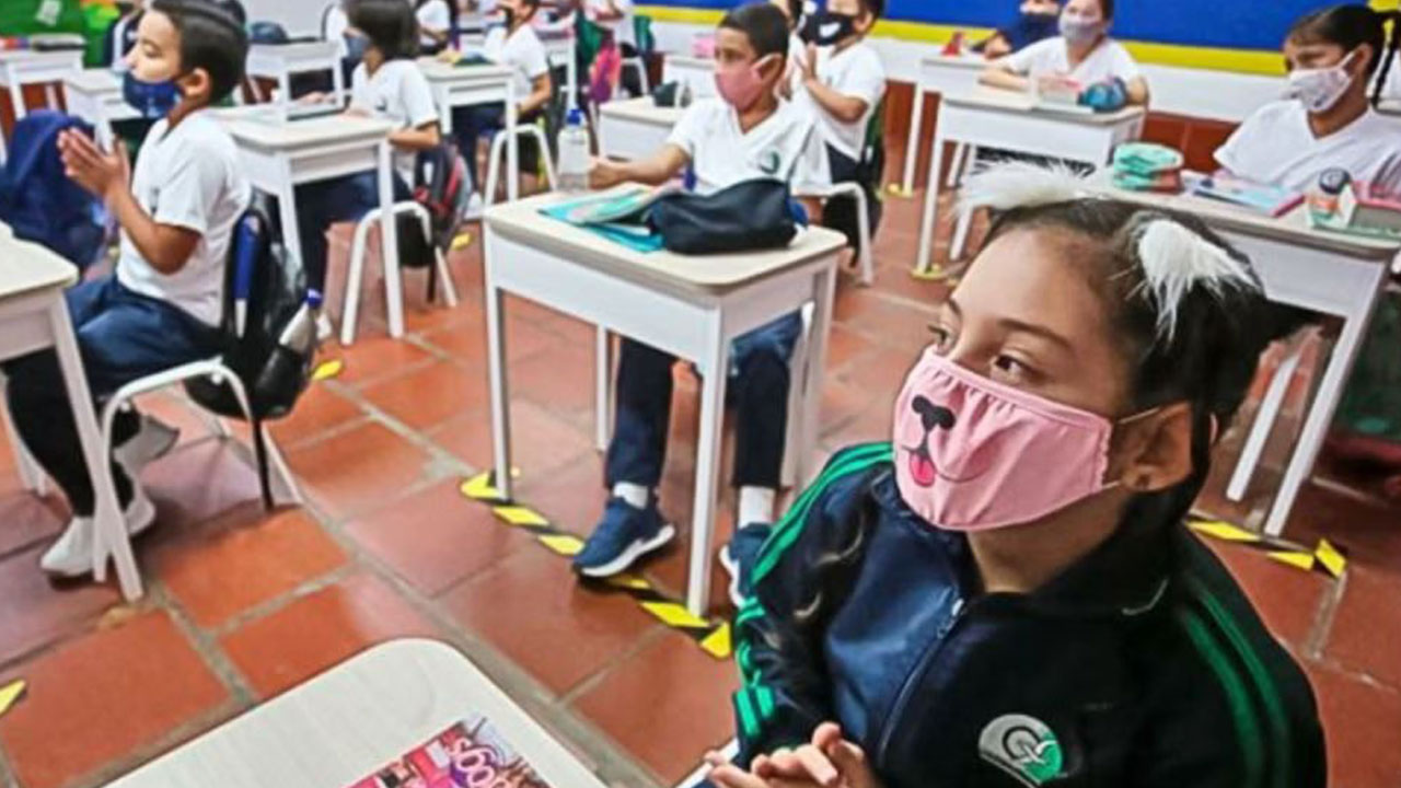 GREA confirma retorno de mascarillas y protocolos de bioseguridad en los colegios de Arequipa
